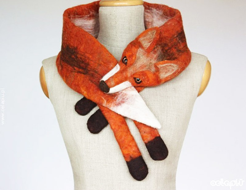 Celapiu, Fox de Lux, handemade woolen scarf, photo courtesy of the artists